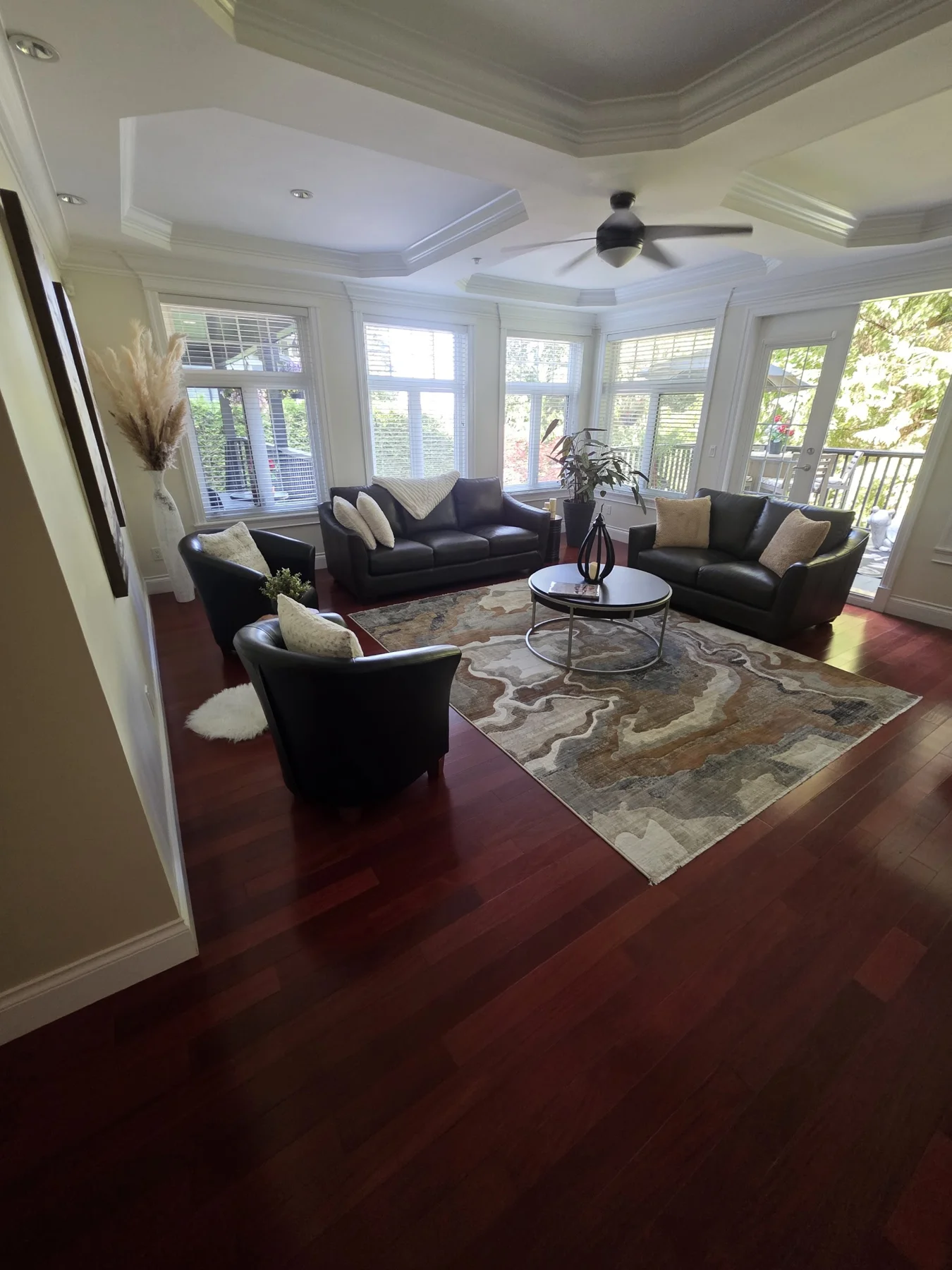 Original red-toned Brazilian cherry in the living room.